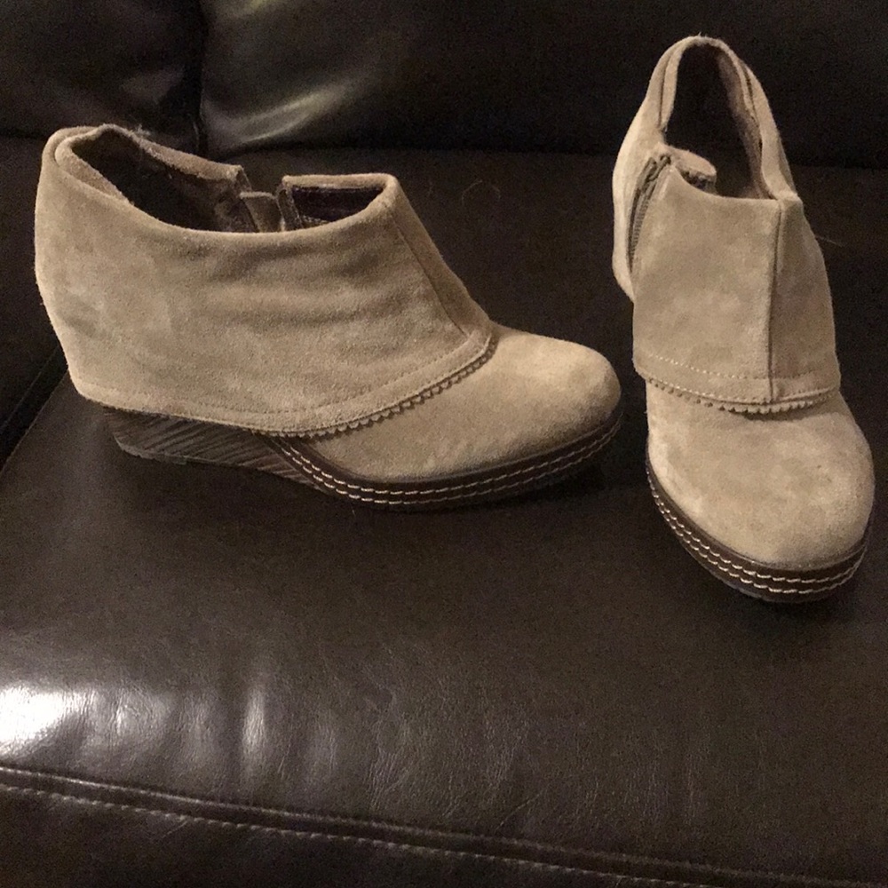 Dr. Scholls suede wedge ankle boots